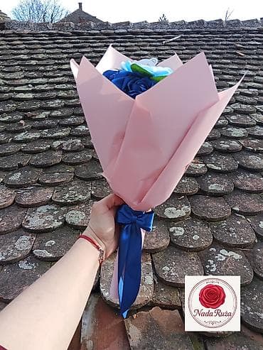 dijamantska ruza: Buket od veštačkih ruža sa dekoracijom – “Nada Ruža” - Raskošni — 4