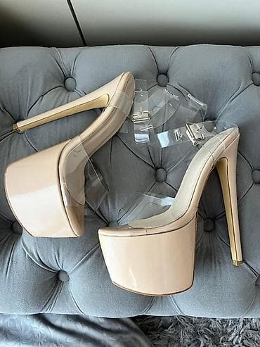 helanke s: Nude platforme u stilu Pleaser, sa providnim kaišićima, model koji — 2