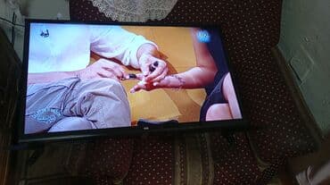 polovni televizori smart: VOX LED televizor, dijagonala oko 32–40 inča (procena po odnosu — 2