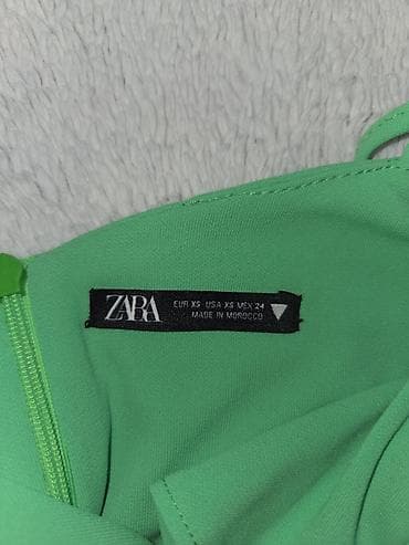 zara glitter jeans: ZARA duga haljina u jarko zelenoj boji Jednom nošena. - Model: duga — 4