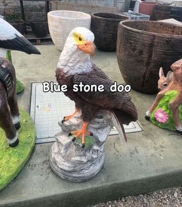 zardinjere od oblica: Dekorativna vrtna skulptura orla - Realistična figura orla na steni — 1