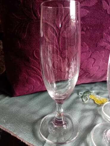 swarovski case za vino cena: Case nove za vino,visoke. Komada 6. Visina. 18cm — 4
