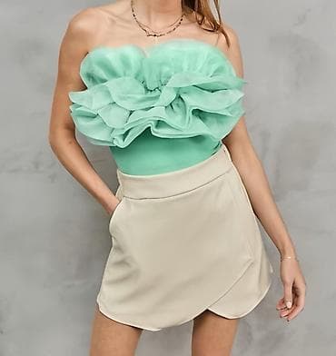 Suknje: Elegantni ženski bodi bez bretela sa raskošnim volanima - Tip: ženski — 3