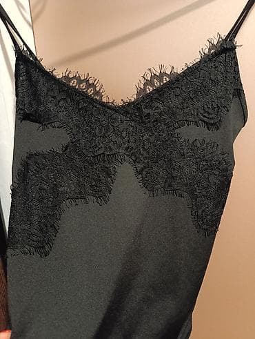 Zara elegantan ženski bodi u crnoj boji, sa tankim bretelama i