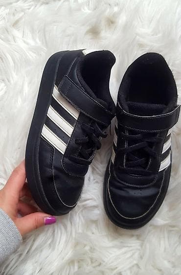 duboke converse patike: Dečije patike broj 33. Crne sa belim prugama, klasičan sportski — 3