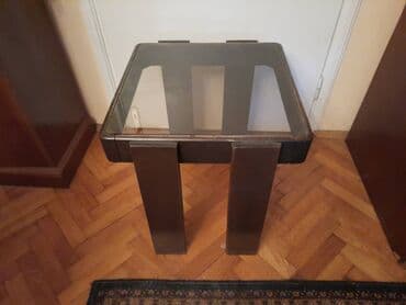 sofa za spavanje sa feder dusekom rs: Mali drveni (klub) stocic sa staklom Dimenzije 48x48 cm Visina oko — 5