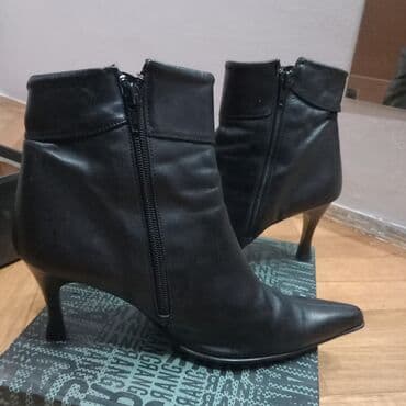 bez pantalone i crna kosulja: Gležnjače, 37 — 6
