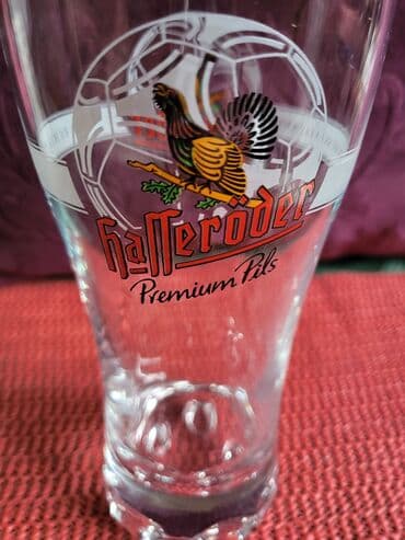 solje sa natpisom: Casa nova,vintaz Hasseroder Premium Pils sa 5 stopica — 4