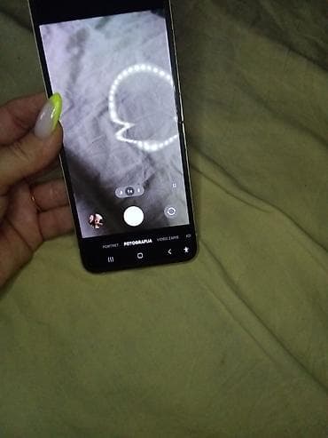 roze zlato: Samsung Galaxy Z Flip – zlatna boja - Kompaktan preklopni telefon sa — 10