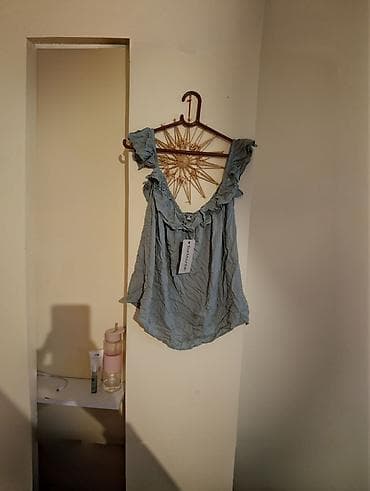 Ženska bluza na bretele sa volanima - Model: romantična bluza sa na lalafo.rs Ženska bluza na bretele sa volanima - Model: romantična bluza sa