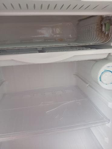 polovni samsung a51: Samsung mini frižider sa zamrzivačem – model - Kompaktan samostojeći — 2