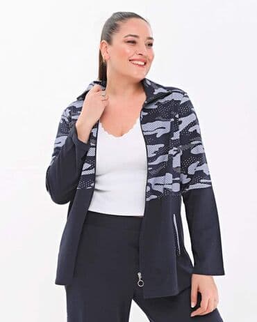 muske trenerke 4xl: Crna i teget
2xl - 4xl
4200 — 10