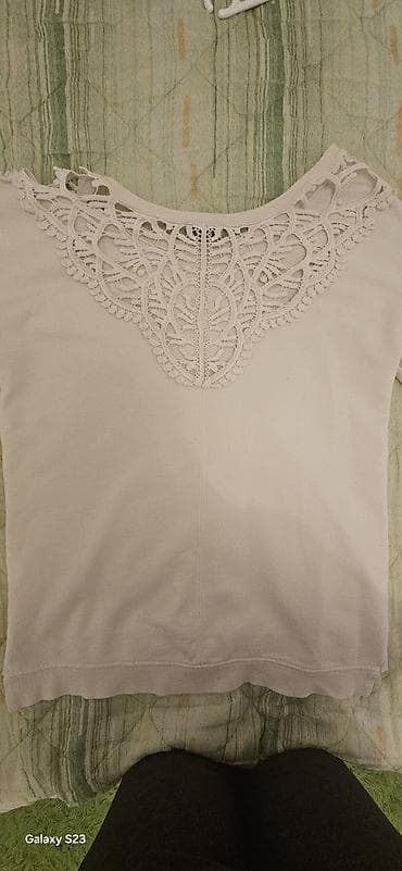 Burgije: ZARA Trafaluc džemper/bluza, boja: krem/bela. Model sa dugim rukavima — 3