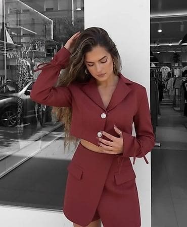 torbice za devojke: Damski komplet – kratki sako i suknja-šorts - Kroj: moderan cropped — 1