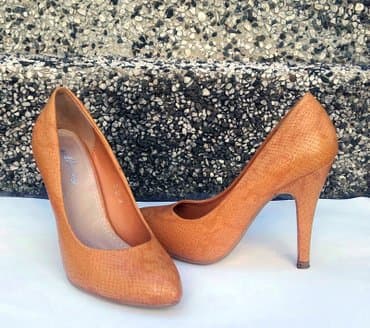 caprice cipele: Oker žute salonke, imitacija zmijske kože, visina štikle 10 cm. Nošene — 3