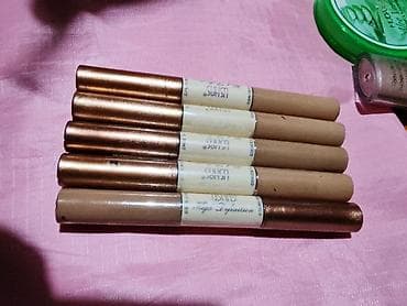 crop top h: Set kozmetike za usne i obrve – više komada Sadržaj: - Tečni ruževi i — 9