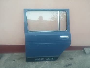 presvlake za prednja sedista: Vrata zadnja leva Lada 2131 Niva. Polovno, ocuano. Skinuto sa — 1