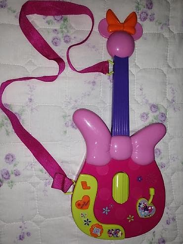 Mini gitara kupljena u deksiko, kao nova bez ikakvih oštećenja na lalafo.rs Mini gitara kupljena u deksiko, kao nova bez ikakvih oštećenja
