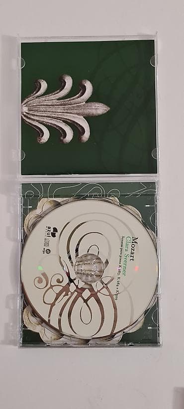 Donji delovi trenerke: ★ Na prodaju kolekcija od komplet 5 kompakt diskova "Mozart por Clara — 8