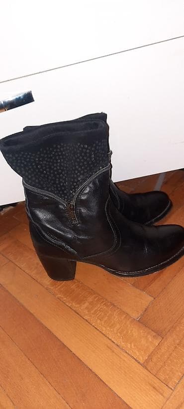 Ženska obuća: Kozne crne cizmice, broj 38 — 2