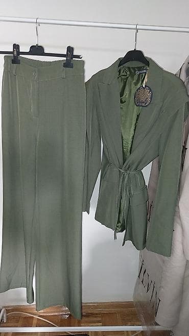 deichmann baletanke za folklor: Ženski komplet – sako i pantalone, maslinasto zelene boje — 1