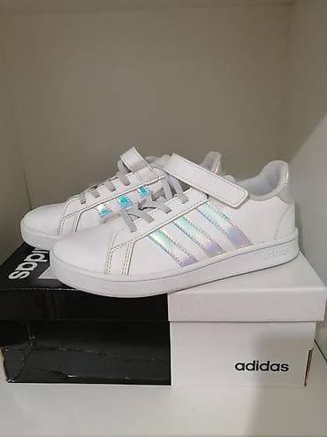 Adidas patike za devojcice u odlicnom stanju. Kao nove