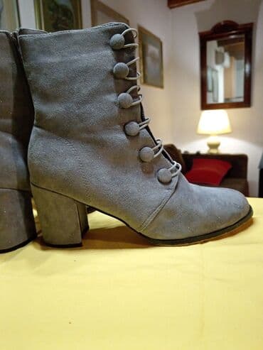 ženske haljine za svaki dan: Braon čizmice br. 40,sve koža,1900 din nošene . Crvene — 11