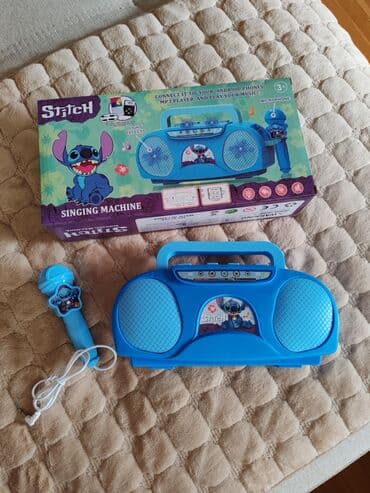 Dečija karaoke mašina plave boje, dizajnirana sa motivima Stitch-a