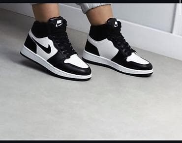 Čizme: Patike visoke siluete u crno-beloj kombinaciji boja. Prepoznatljiv — 1