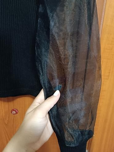 puf suknje: Zara džemper/bluza sa prozirnim rukavima - Boja: crna - Model: uska — 3