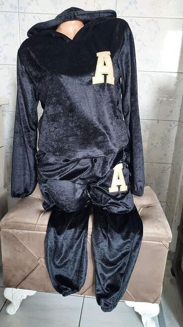 nike siva trenerka: Komplet plisane trenerke s.m.l.xl 2500 din Boja: CRNA — 1