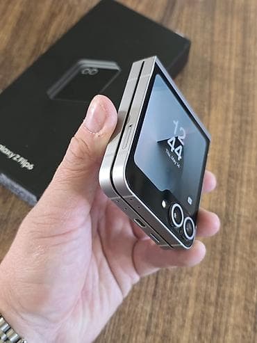 pegla bez pare: Samsung Galaxy Z Flip6 u odlicnom stanju bez ikakvih vidljivih ili — 3
