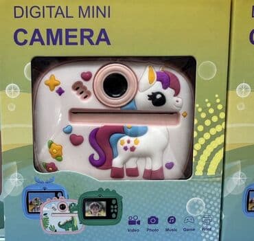 Poni digitalna kamera Služi za snimanje fotografija i video zapisa u