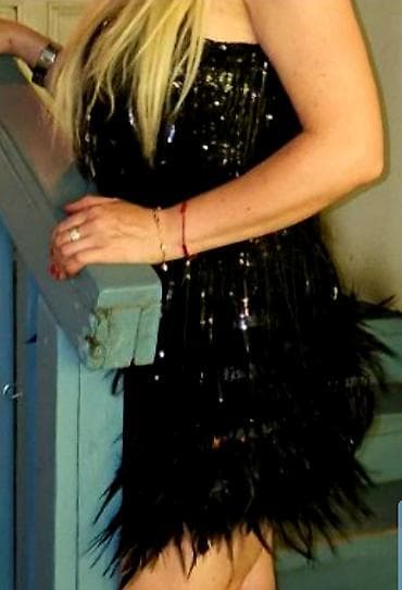 Personal Items: Crna mini haljina sa perlama, resema i perjem - Elegantna — 4