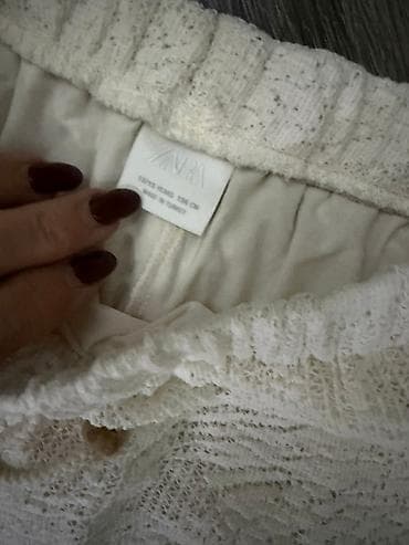 Kostimi za maskenbal: Zara pantalone, veličine 156 za uzrast 12- 13 godina. Cena je fixna — 4