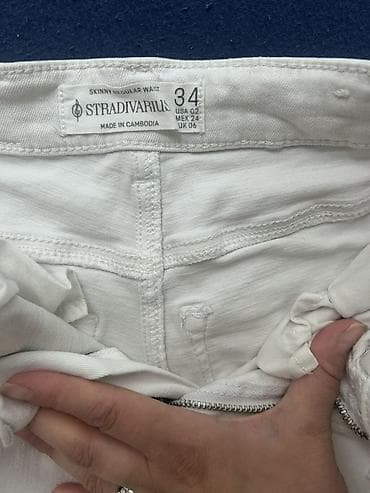 moderni ženski satovi: Stradivarius ženske farmerke – skinny kroj, regularni struk. - Model — 1