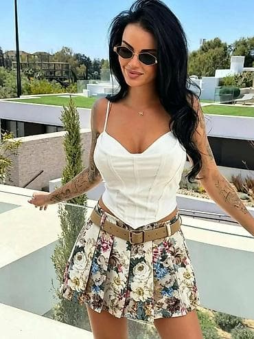 zensko mace: Ženske plisirane šorts-suknje sa floralnim printom - Model: visok — 4