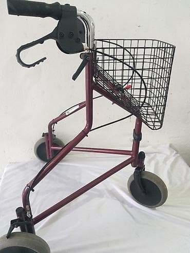 Donji delovi trenerke: Nemacka hodalica-setalica, rolator sa tri tocka, u veoma ocuvanom — 3