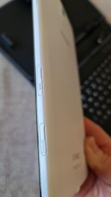 postolje za tv: Samsung Galaxy Tab 4 7.0 sa futrolom i mini tastaturom - Model — 6