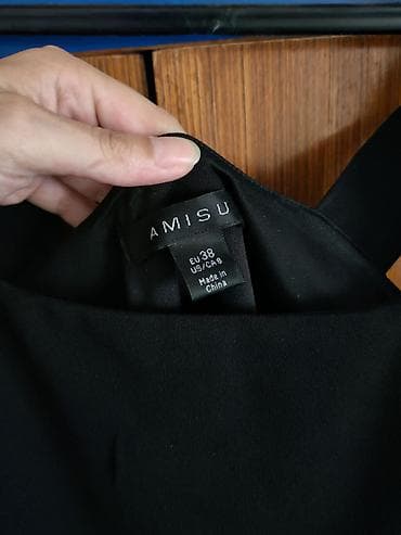 nikolas haljine: AMISU mala crna haljina – model na bretele - Boja: crna - Kroj: uski — 5