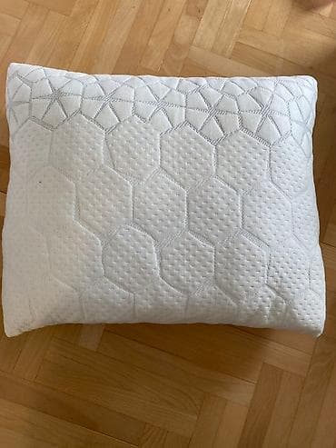novi tekstili becej: Jastuk, nov — 1