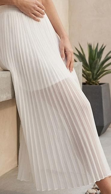 Bela plisirana suknja midi dužine - Kroj: visok struk sa elastičnim na lalafo.rs Bela plisirana suknja midi dužine - Kroj: visok struk sa elastičnim