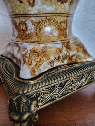 vaza sa cvecem crtez: Vaza nova iz 50ih god. porcelan,neka vrsta legure. rucni rad — 15