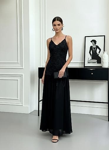 Haljine: Elegantna duga haljina sa tankim bretelama i 3D cvetnim reljefom na — 3