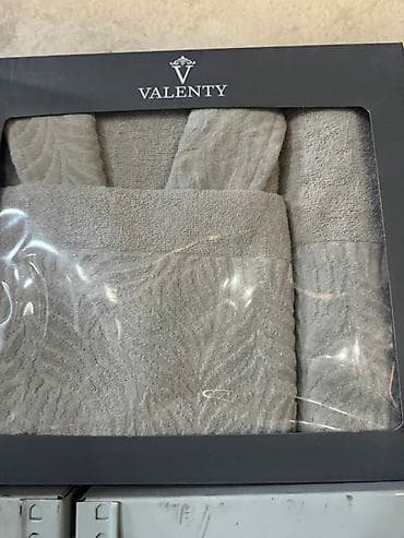 mile polovne stvari: Bademantil + 1 peskir 50x90 + 1 peskir 140x70
3500 din — 7