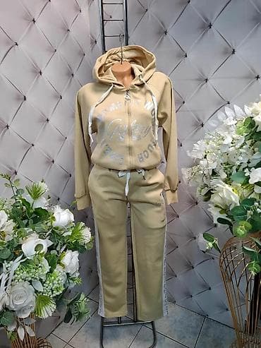 Pantalone, Farmerke, Šortsevi: Ženski komplet trenerke – duks sa kapuljačom i donji deo ravnog kroja — 1