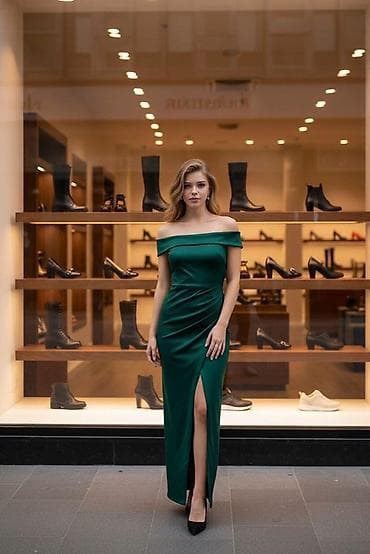 Haljine: Elegantna duga haljina sa spuštenim ramenima
2600 din
S M L — 2