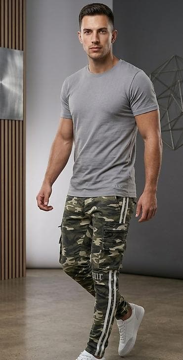 Komplet: Pantalone i Majica. Muške cargo pantalone sa maskirnim