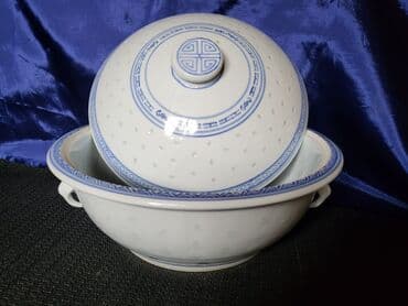vatrostalne posude sa poklopcem akcija: Corbaluk jing dezen,pirincani porcelan iz 70ih. Corbaluk je perfektan — 2