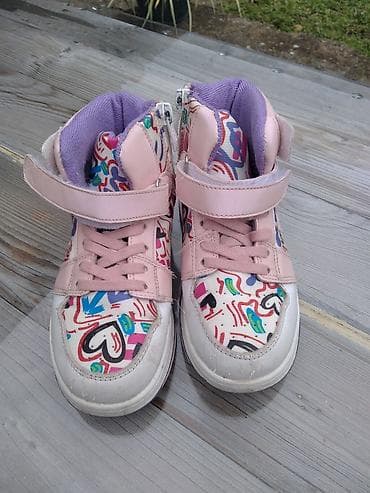 Gratis patike br. 29 ako kupite 2 moja proizvoda. Znaci 2+1- patike